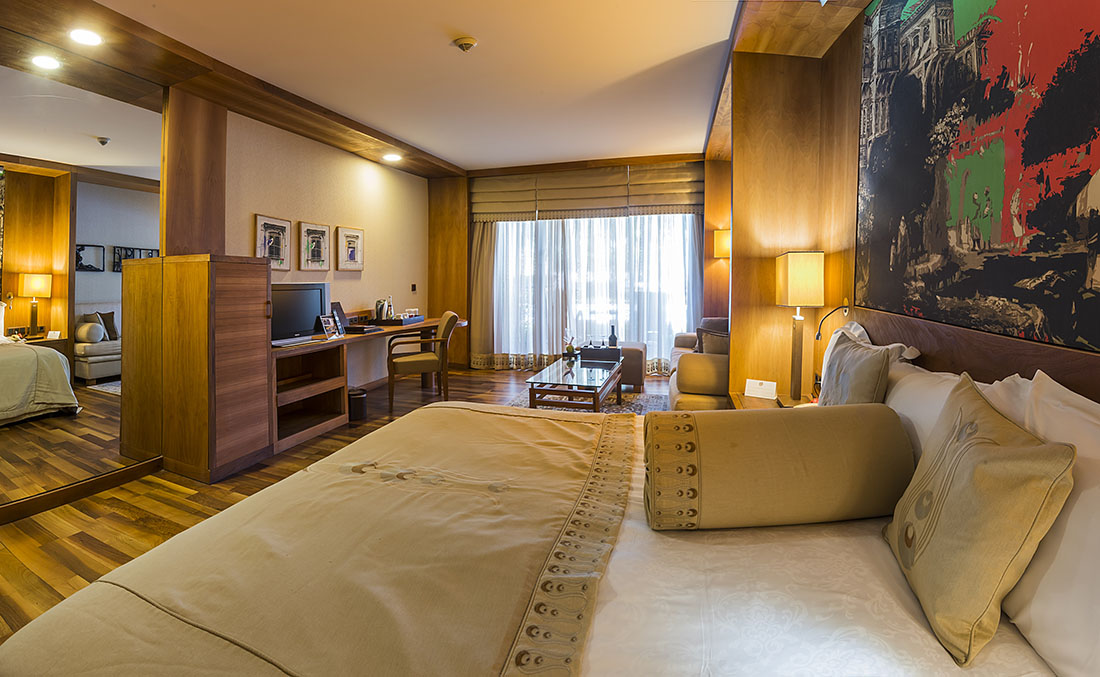 SuperiorLagunaRoom10_SerenityResort_H-9-b.jpg