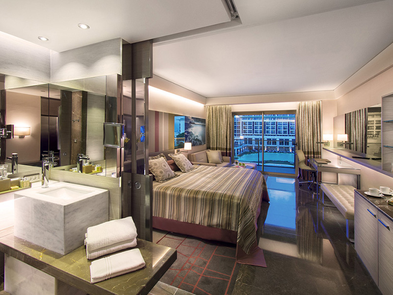 deluxe-room.jpg
