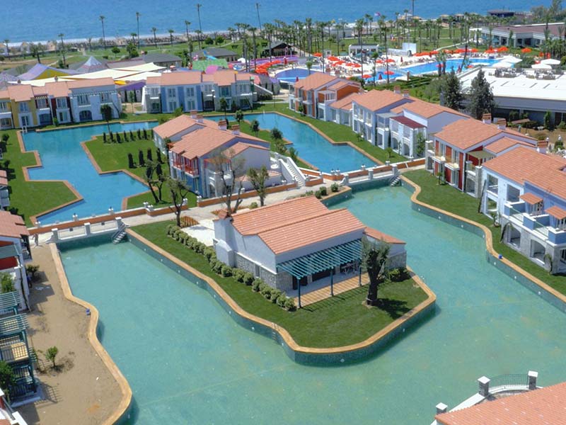 Villa-Star-Swim-Up.jpg